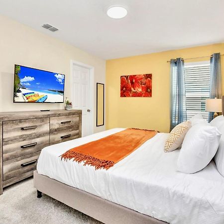 Stunning Rare Lake Front 7Br Holiday Home - Sleeps 14 - Pool, Hot Tub, & Games! Orlando Exteriör bild